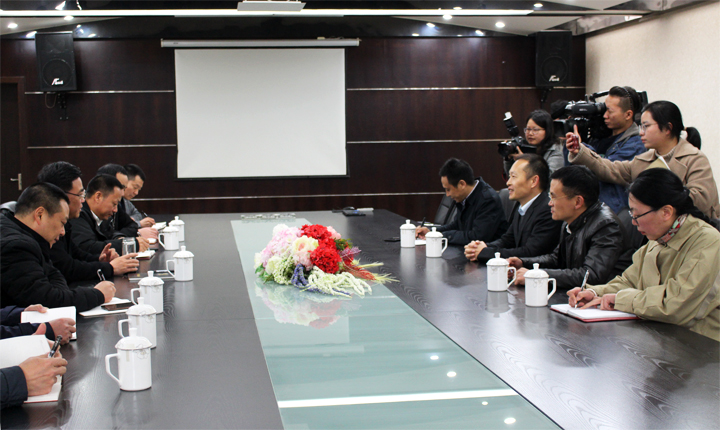 13 февраля 2019 года Цзинь Чжэн, секретарь городского комитета партии, и его группа посетили Qianxi Group после весеннего праздника.